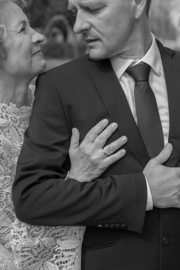 portret zakochanej pary, sesja zdjęciowa dla par, sesja par, co to sesja dla par, sesja zdjęciowa czarno biała
